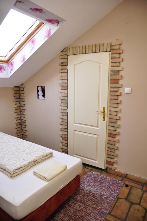 Roadside Guest House Palic Ngoại thất bức ảnh