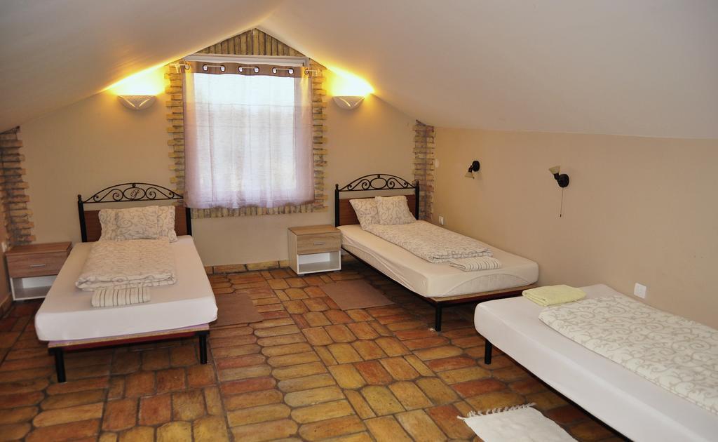 Roadside Guest House Palic Ngoại thất bức ảnh