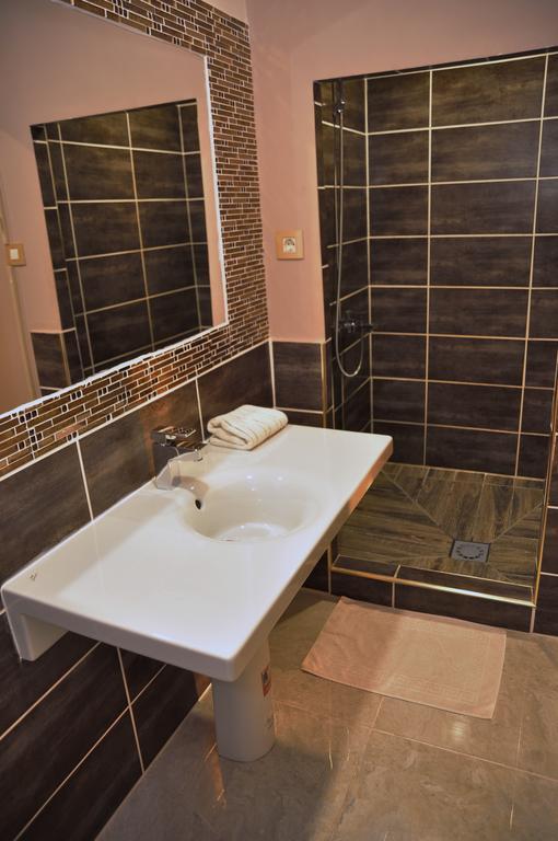 Roadside Guest House Palic Ngoại thất bức ảnh